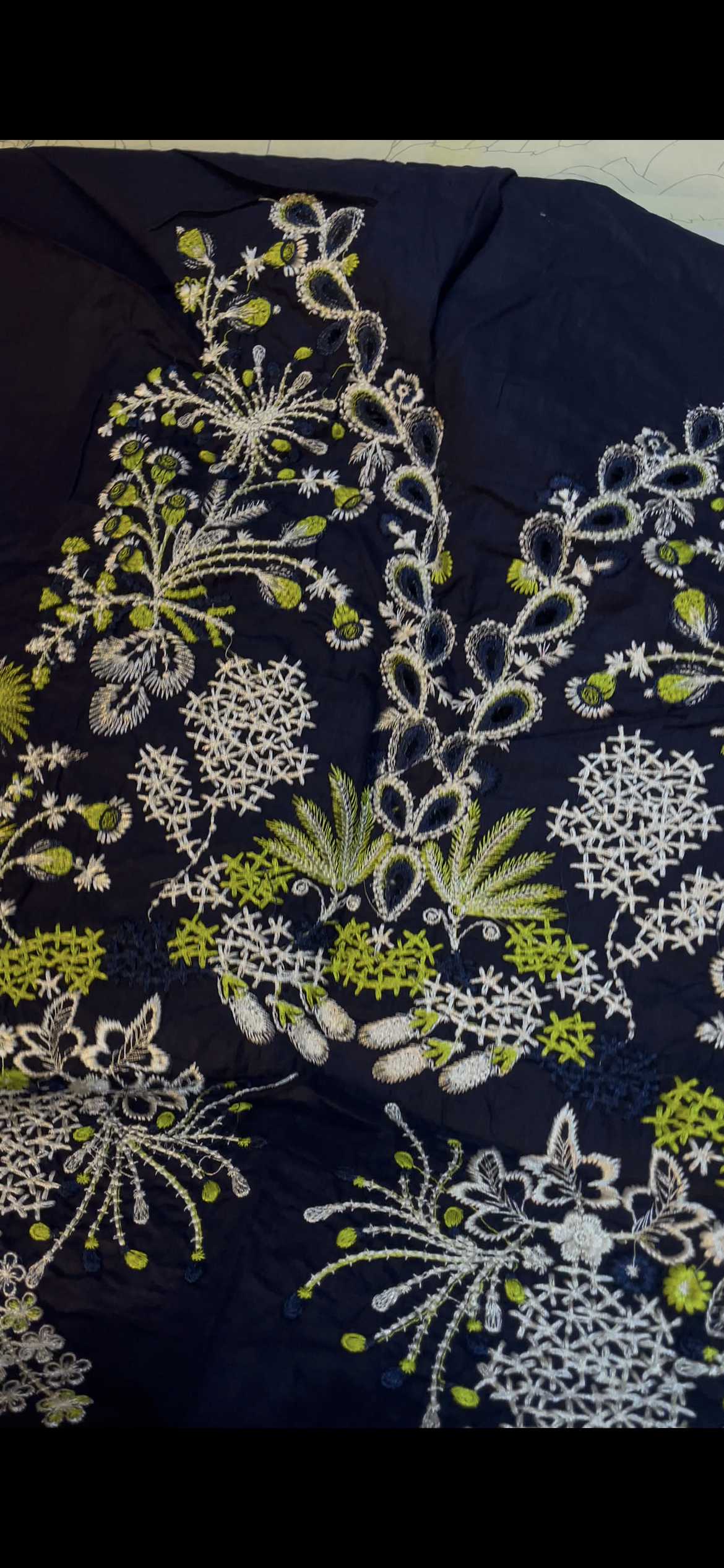 Mushq Lawn Blue parrot