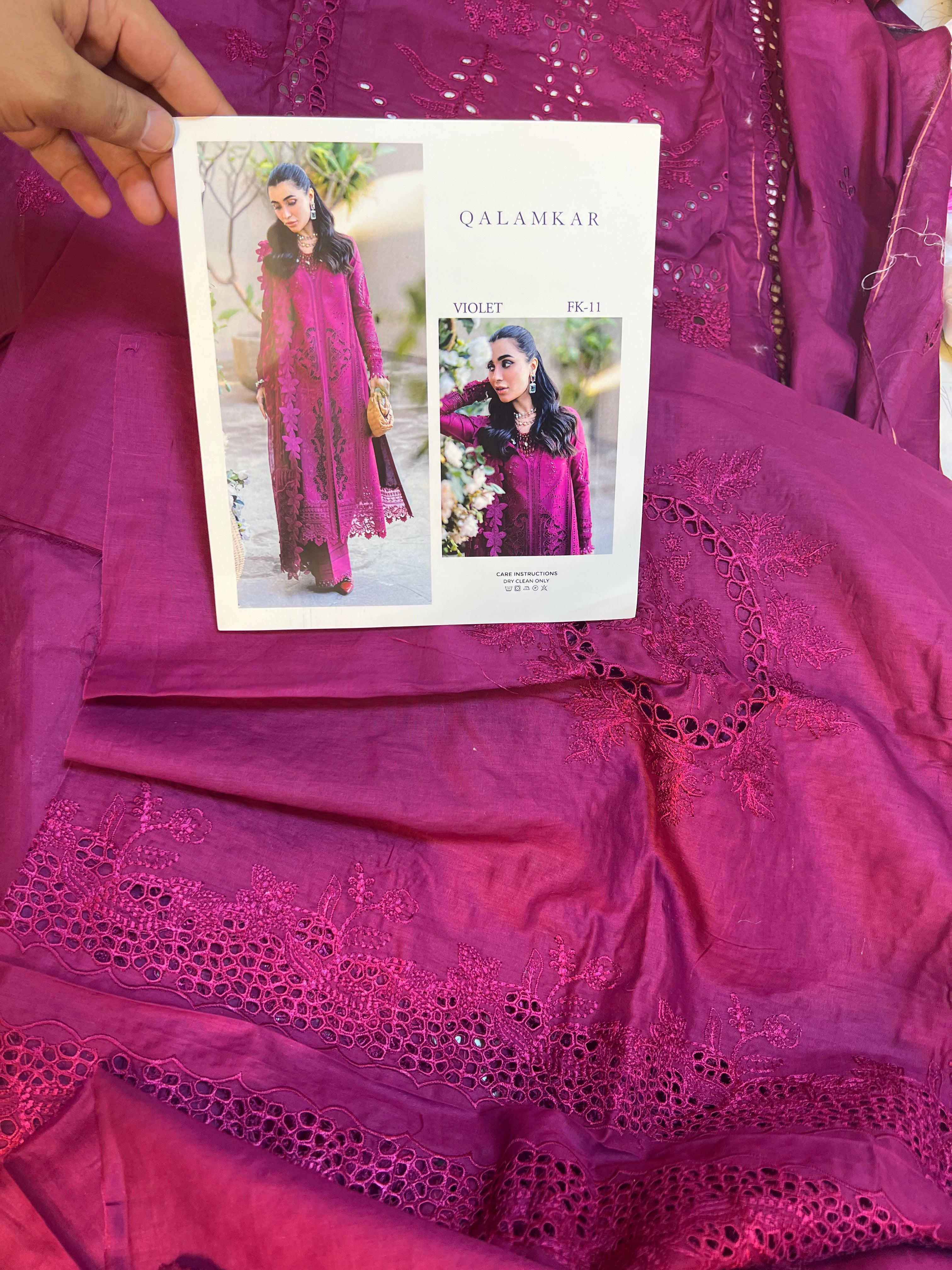 Qalamkar Mujanda Lawn